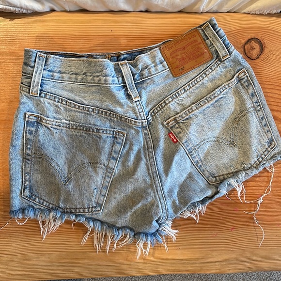 Levi’s shorts - Picture 2 of 3